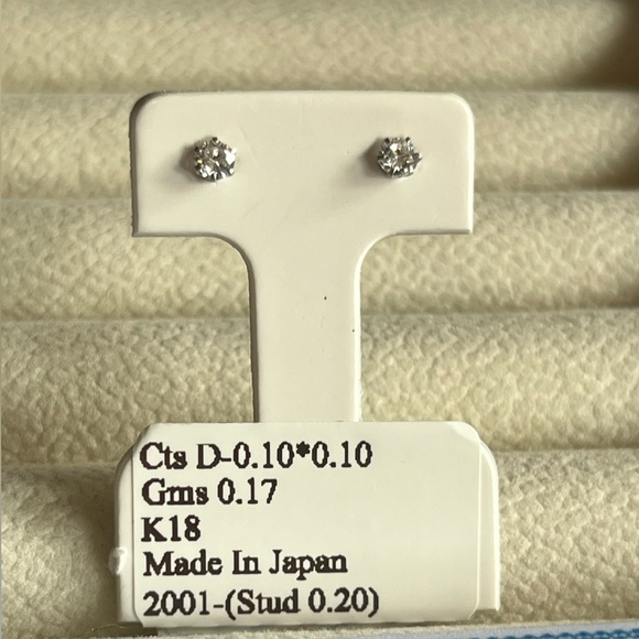 18K wgLab Grown Diamond studd Earrings